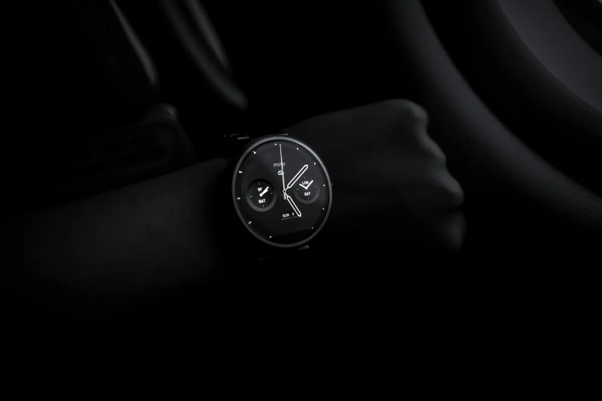 Three smartwatches under ₹3,500 — Fire-Boltt Invincible Plus, Noise ColorFit Pro 4 Alpha, boAt Wave Astra 3 — laid side by side on a desk